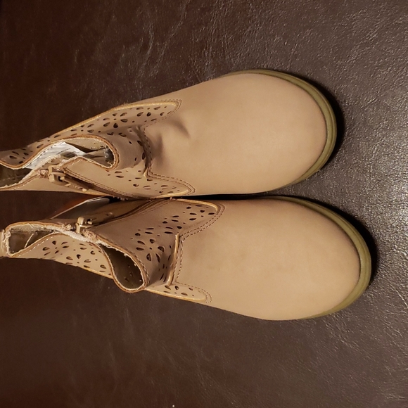 Little Girl Boots - Picture 3 of 4